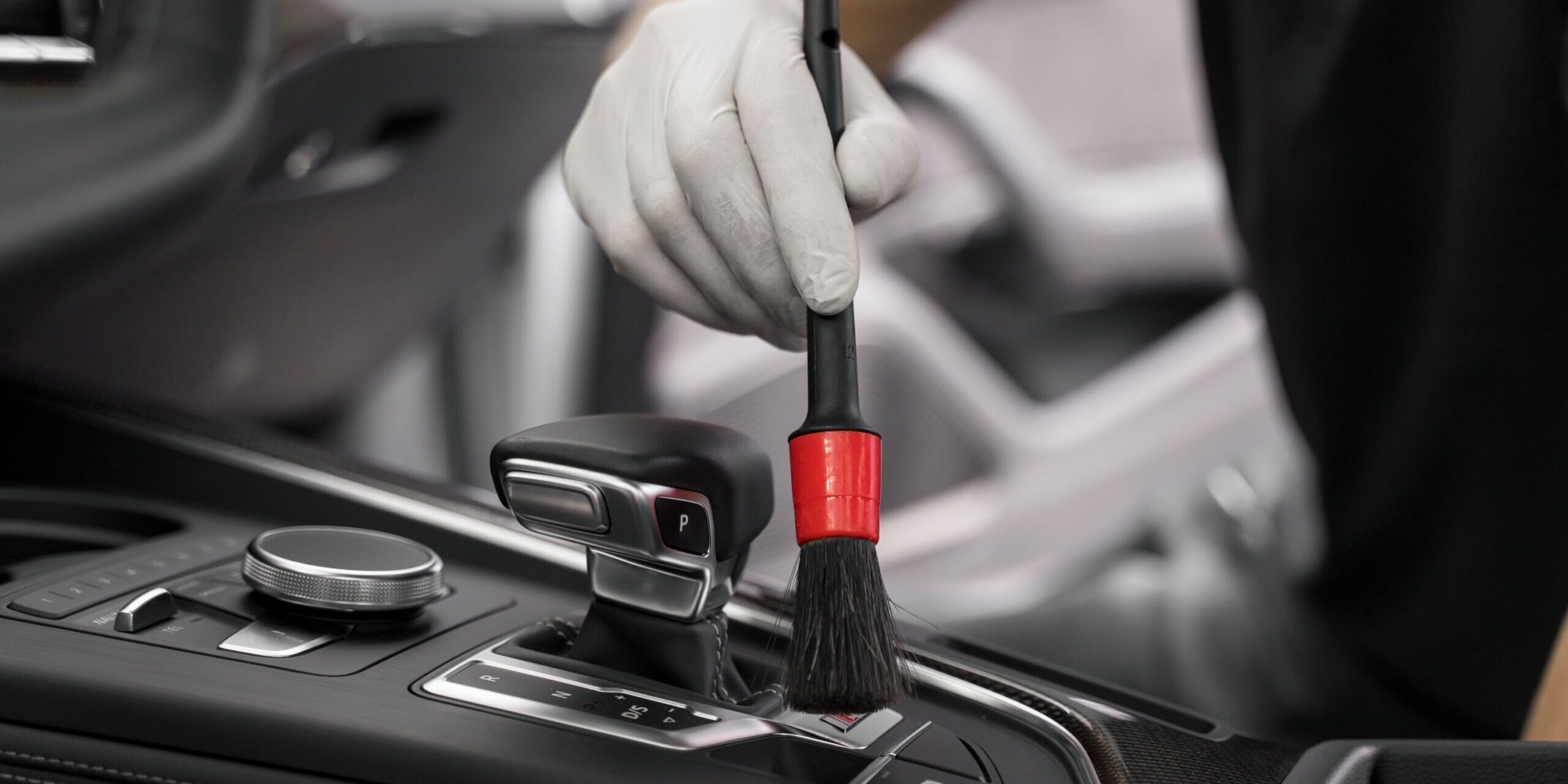 close-up-car-care-process (2)-min close-up-car-care-process (2)-min